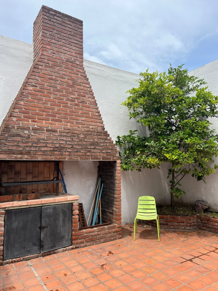 CHALET EN ALQUILER. APTO PROFESIONAL.