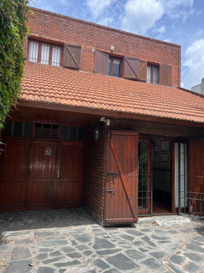 CHALET EN ALQUILER. APTO PROFESIONAL.