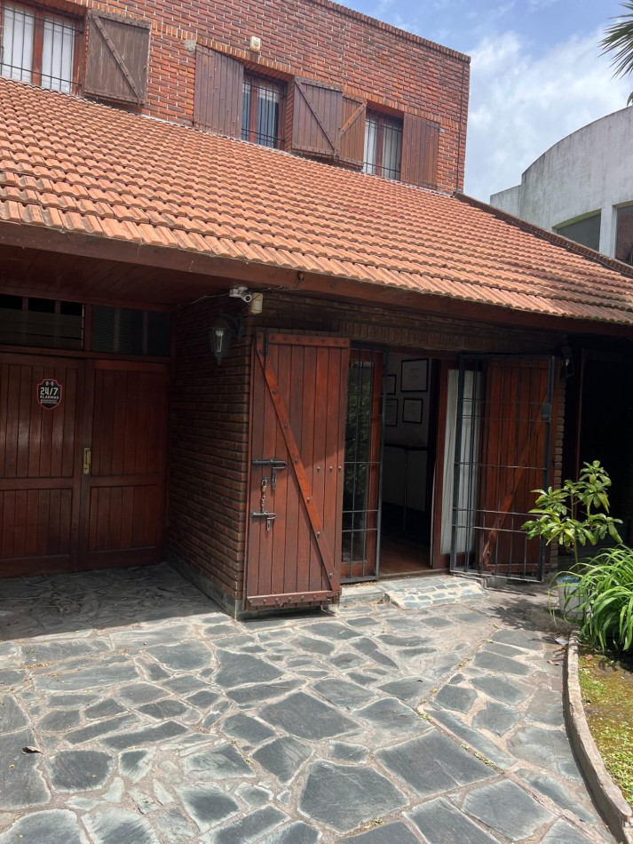 CHALET EN ALQUILER. APTO PROFESIONAL.