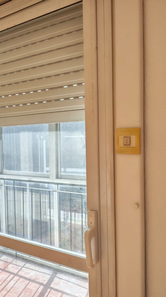 APTO CREDITO. DEPARTAMENTO DE TRES AMBIENTES CON BALCON. LURO Y SAN JUAN