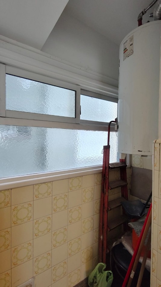 APTO CREDITO. DEPARTAMENTO DE TRES AMBIENTES CON BALCON. LURO Y SAN JUAN
