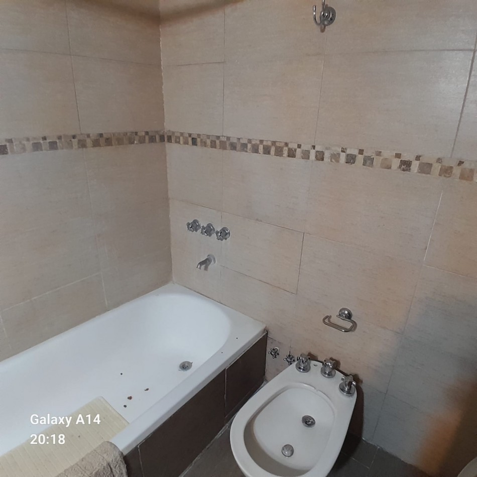 CHALET EN ALQUILER. APTO PROFESIONAL.