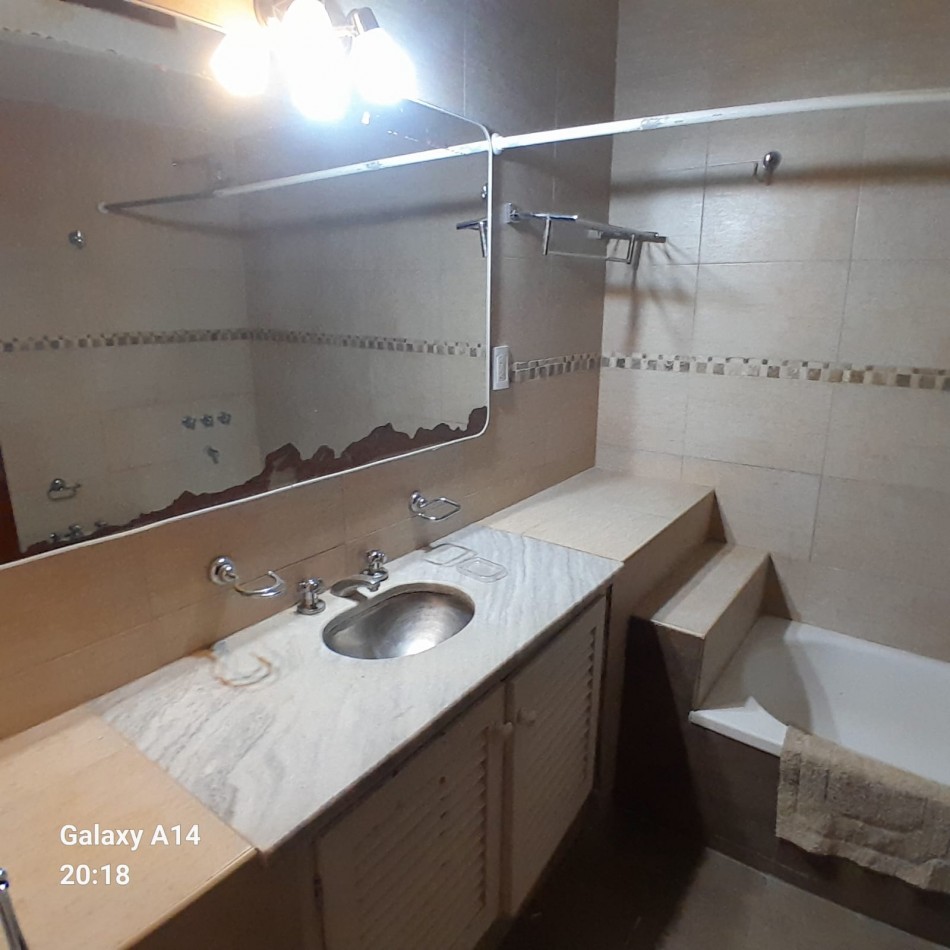 CHALET EN ALQUILER. APTO PROFESIONAL.