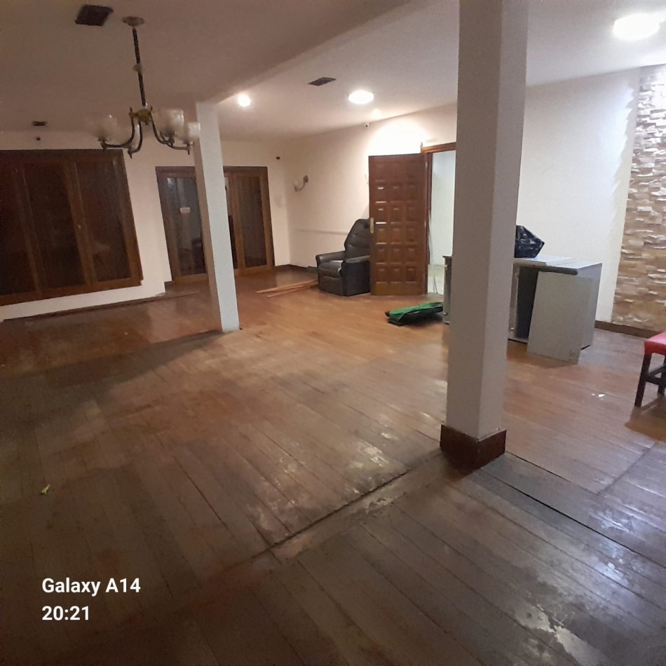 CHALET EN ALQUILER. APTO PROFESIONAL.