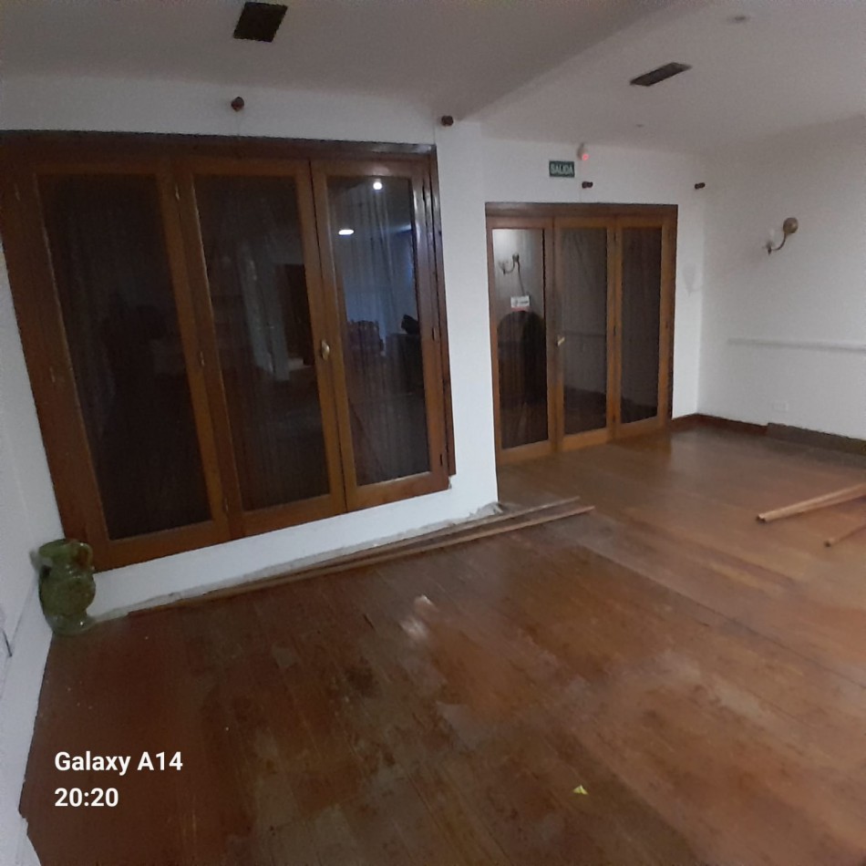 CHALET EN ALQUILER. APTO PROFESIONAL.