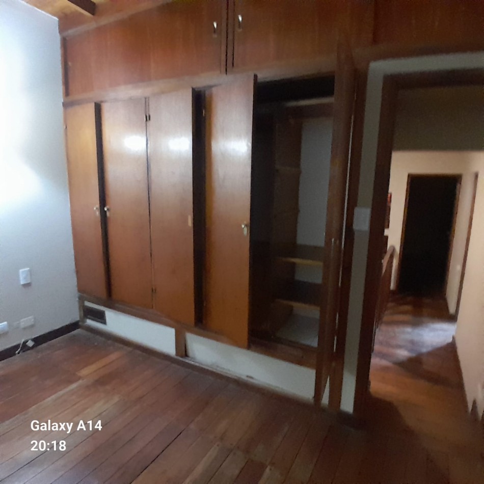 CHALET EN ALQUILER. APTO PROFESIONAL.