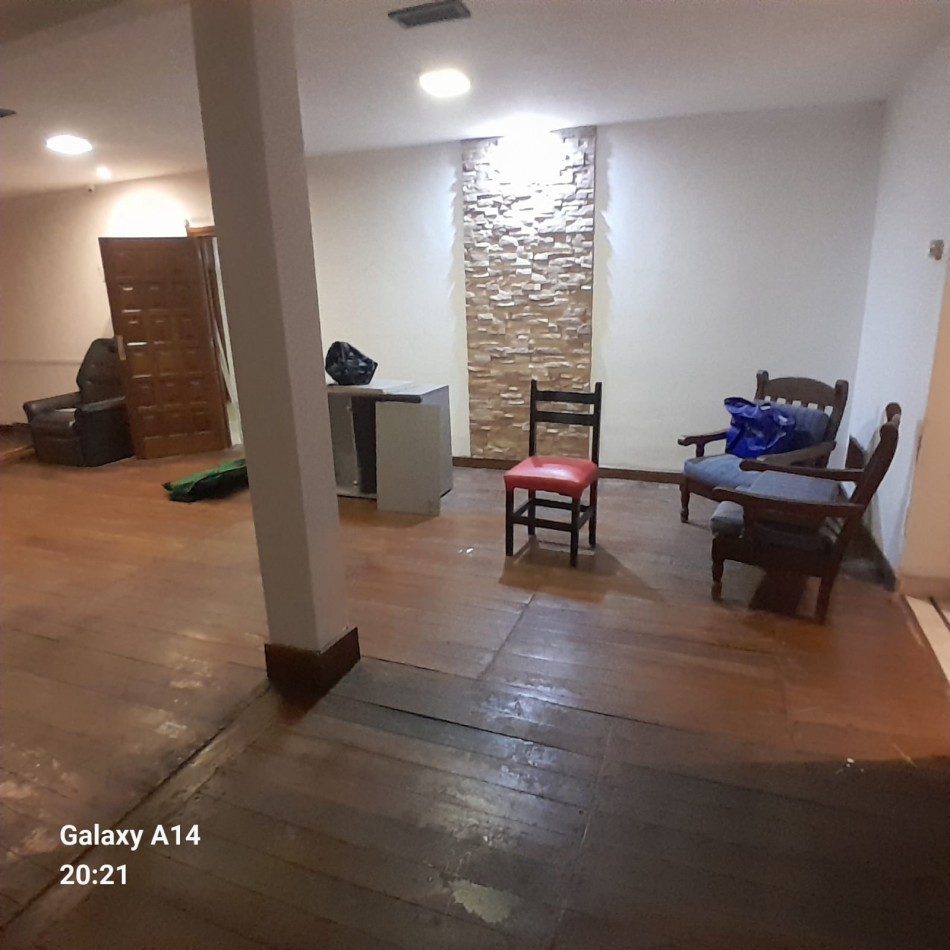 CHALET EN ALQUILER. APTO PROFESIONAL.