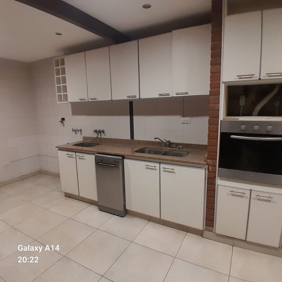 CHALET EN ALQUILER. APTO PROFESIONAL.