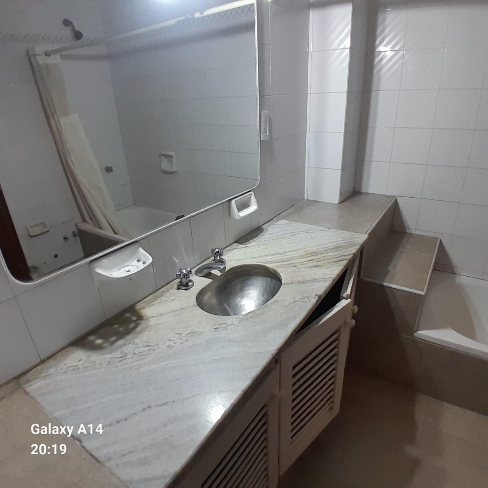 CHALET EN ALQUILER. APTO PROFESIONAL.