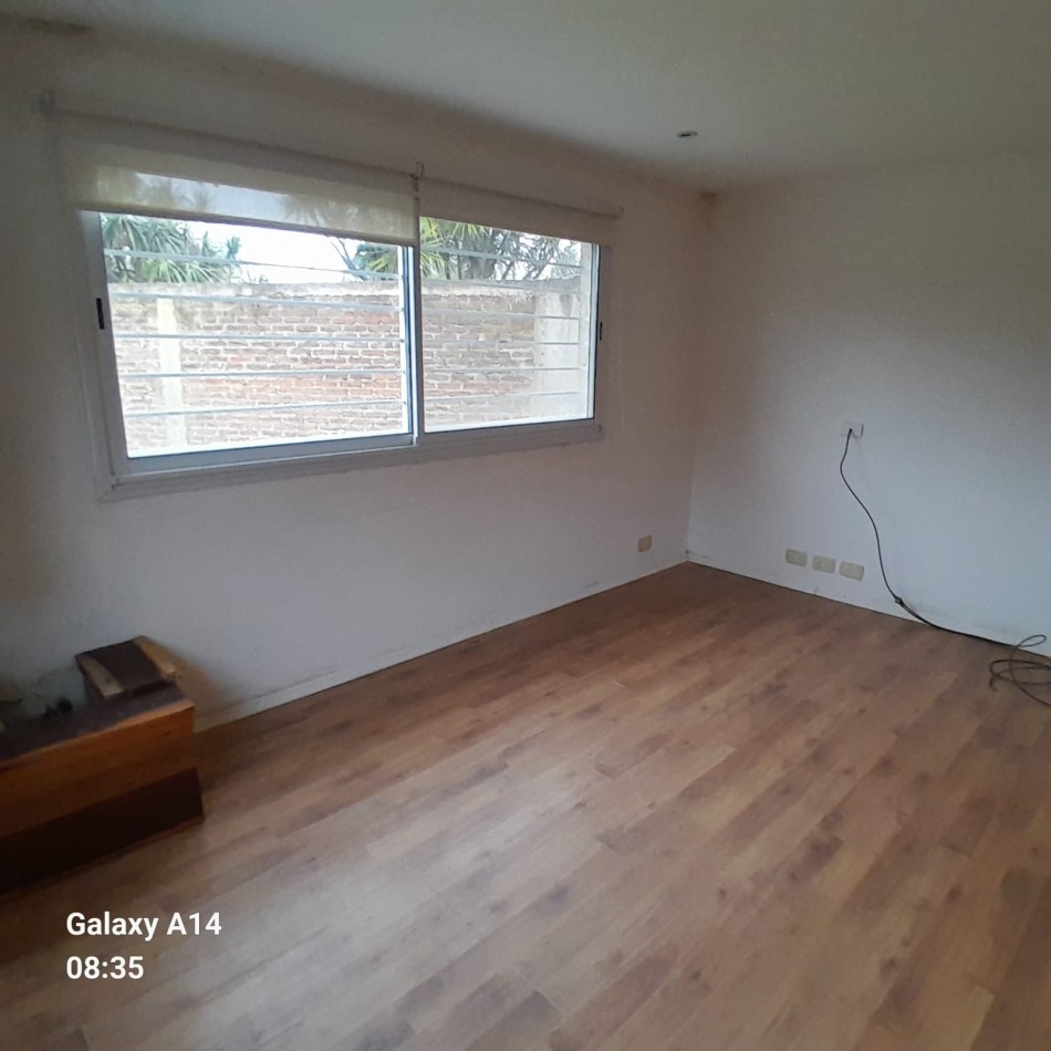 CASA DE 4 AMBIENTES EN BARRIO LOS TILOS