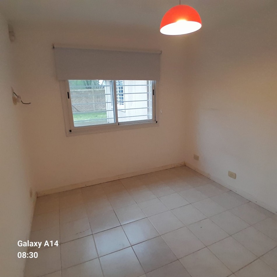 CASA DE 4 AMBIENTES EN BARRIO LOS TILOS