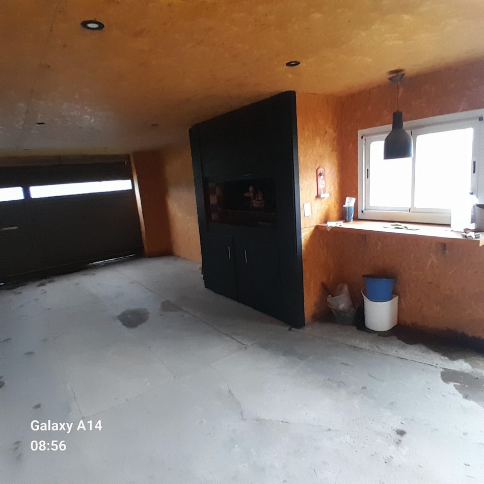 CASA DE 4 AMBIENTES EN BARRIO LOS TILOS