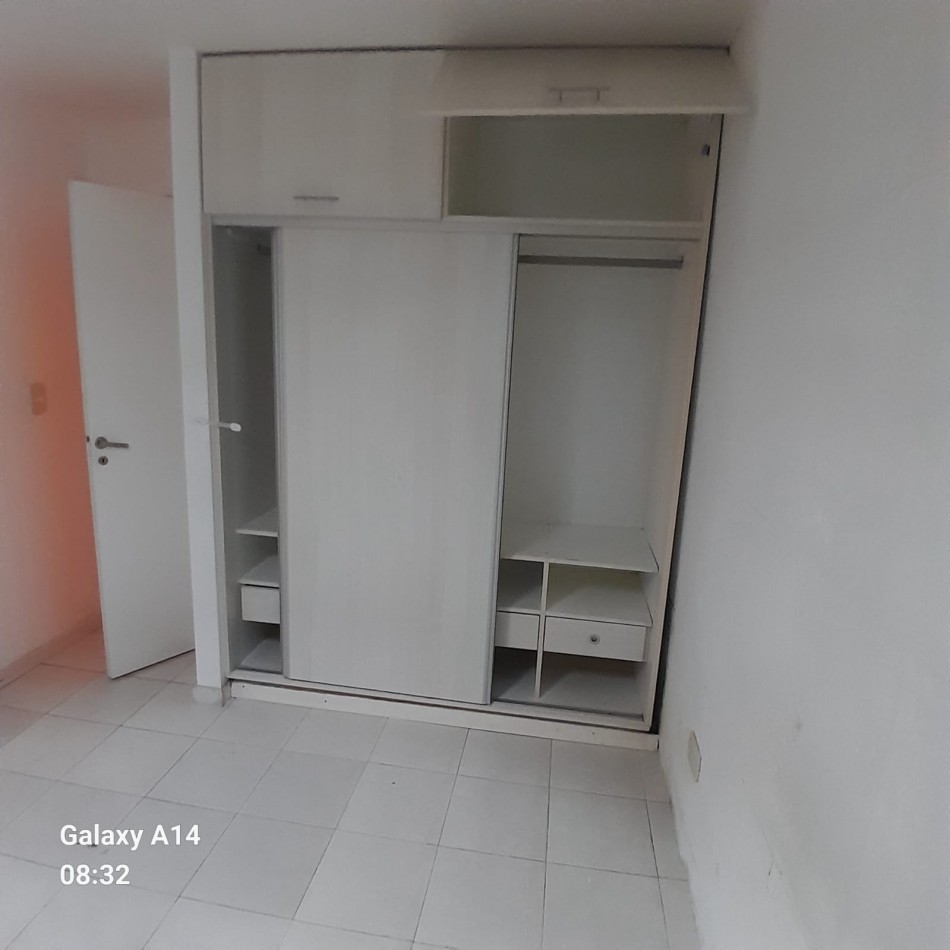 CASA DE 4 AMBIENTES EN BARRIO LOS TILOS