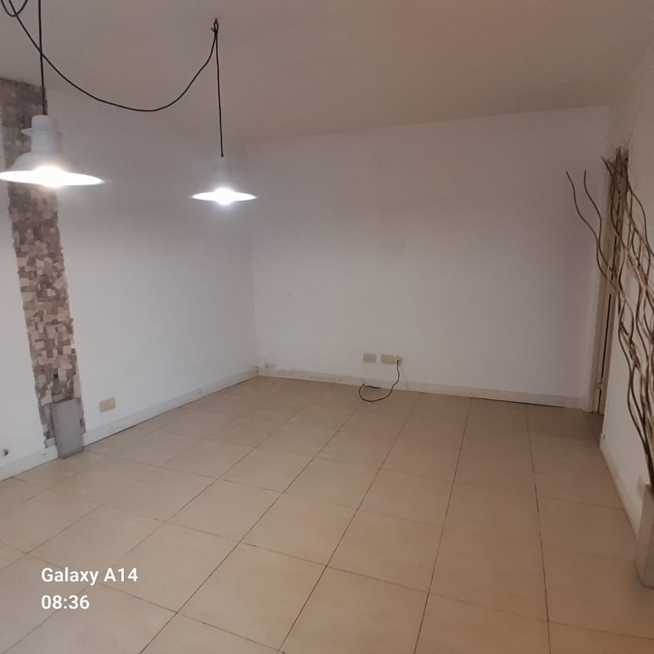 CASA DE 4 AMBIENTES EN BARRIO LOS TILOS