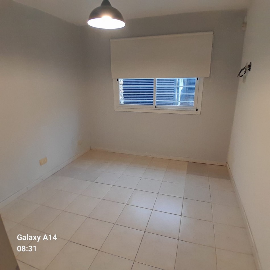 CASA DE 4 AMBIENTES EN BARRIO LOS TILOS