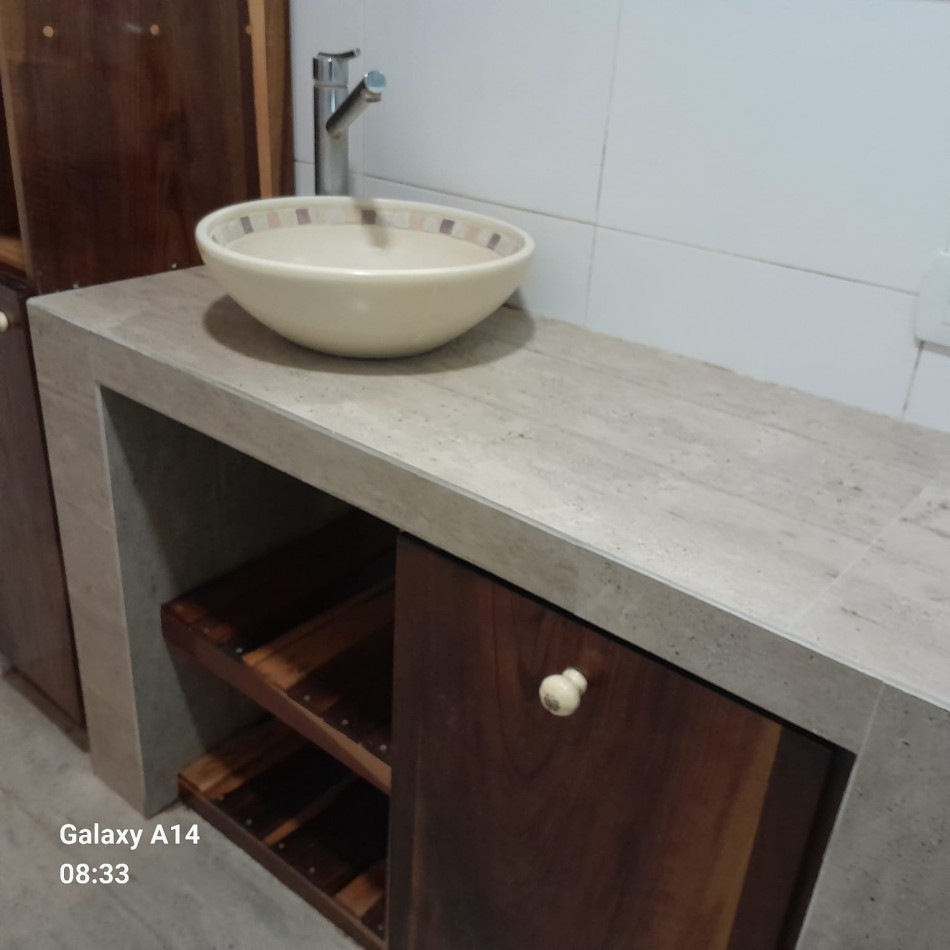 CASA DE 4 AMBIENTES EN BARRIO LOS TILOS