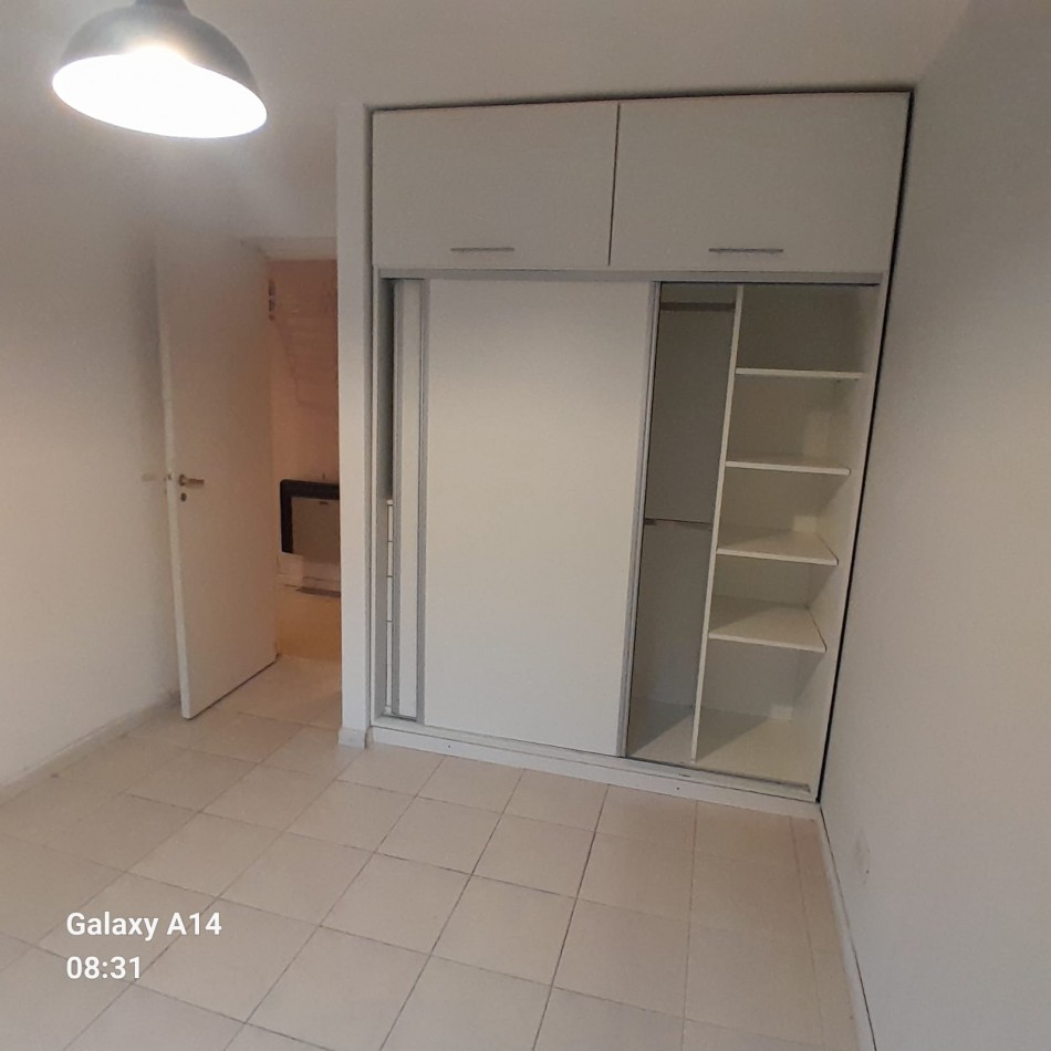 CASA DE 4 AMBIENTES EN BARRIO LOS TILOS