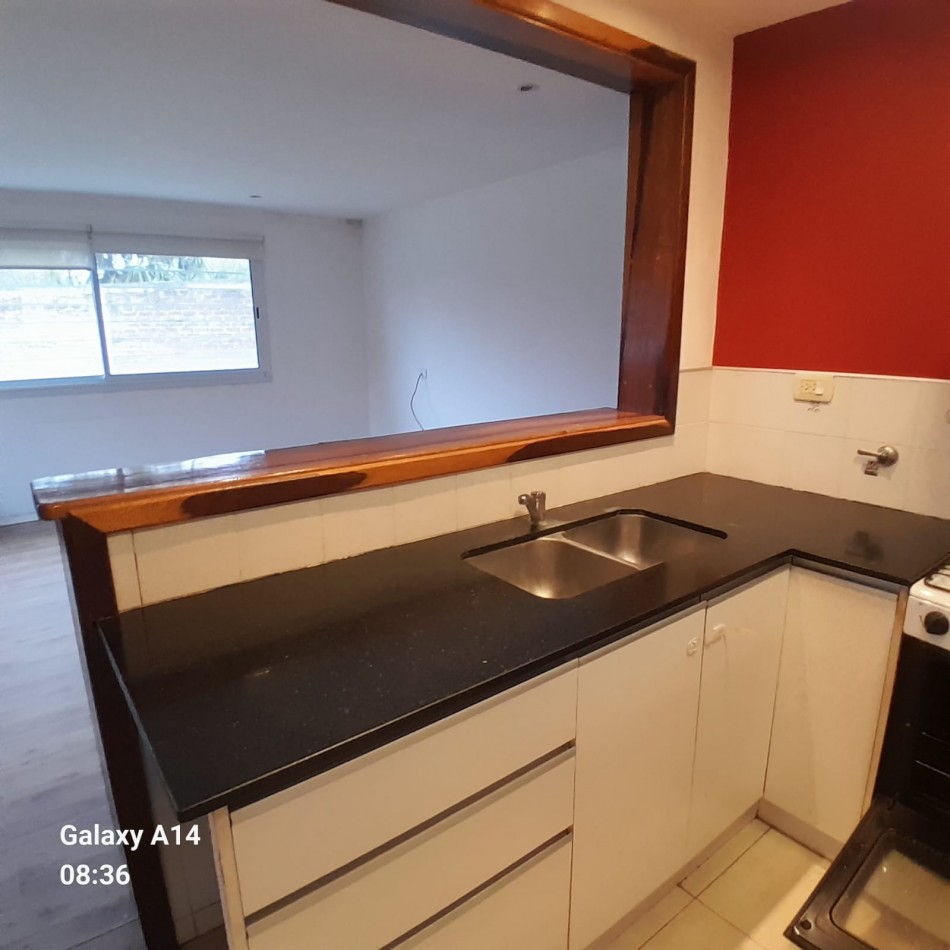 CASA DE 4 AMBIENTES EN BARRIO LOS TILOS
