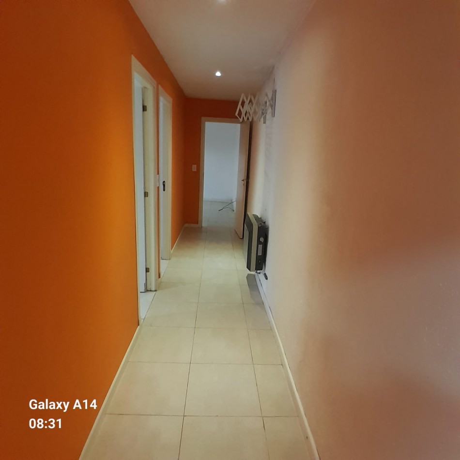 CASA DE 4 AMBIENTES EN BARRIO LOS TILOS