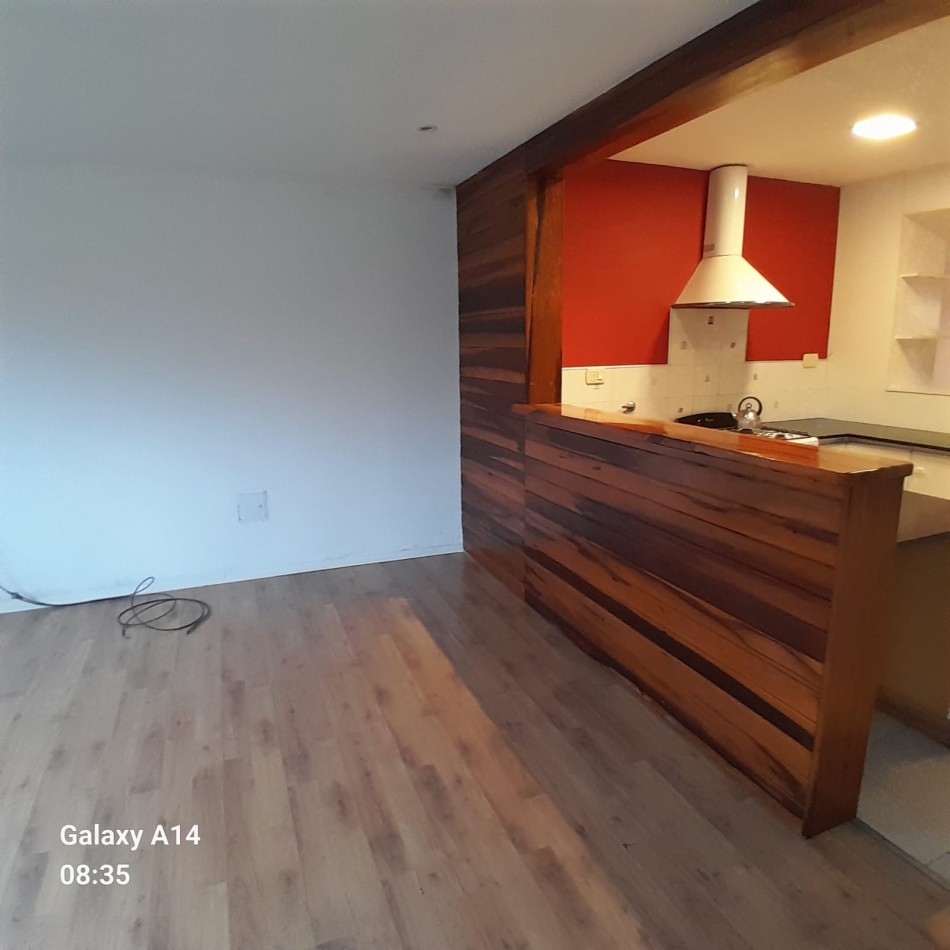 CASA DE 4 AMBIENTES EN BARRIO LOS TILOS
