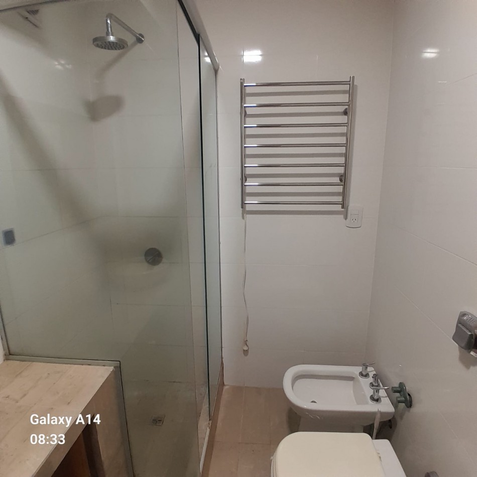 CASA DE 4 AMBIENTES EN BARRIO LOS TILOS