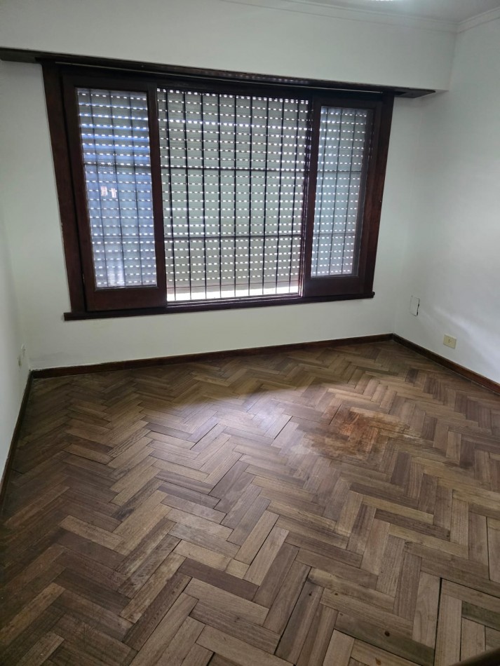 ALQUILER 24 MESES. CHALET 3 AMBIENTES CON COCHERA. RIVADAVIA 6900
