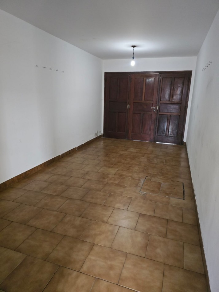 ALQUILER 24 MESES. CHALET 3 AMBIENTES CON COCHERA. RIVADAVIA 6900