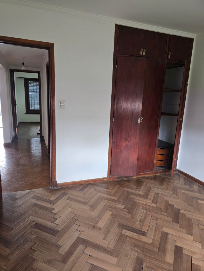 ALQUILER 24 MESES. CHALET 3 AMBIENTES CON COCHERA. RIVADAVIA 6900