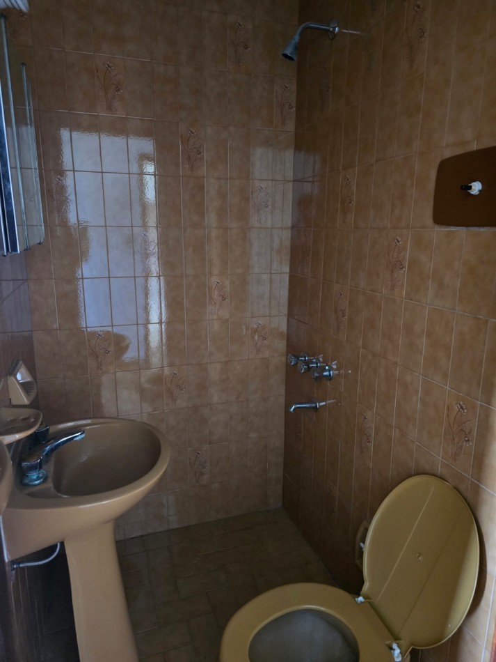ALQUILER 24 MESES. CHALET 3 AMBIENTES CON COCHERA. RIVADAVIA 6900