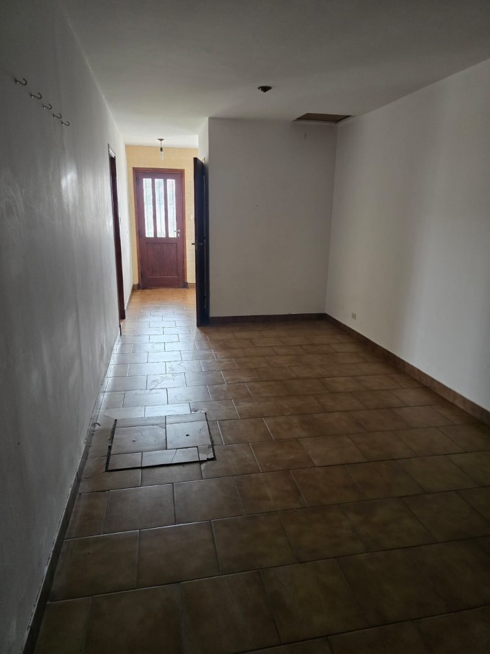 ALQUILER 24 MESES. CHALET 3 AMBIENTES CON COCHERA. RIVADAVIA 6900
