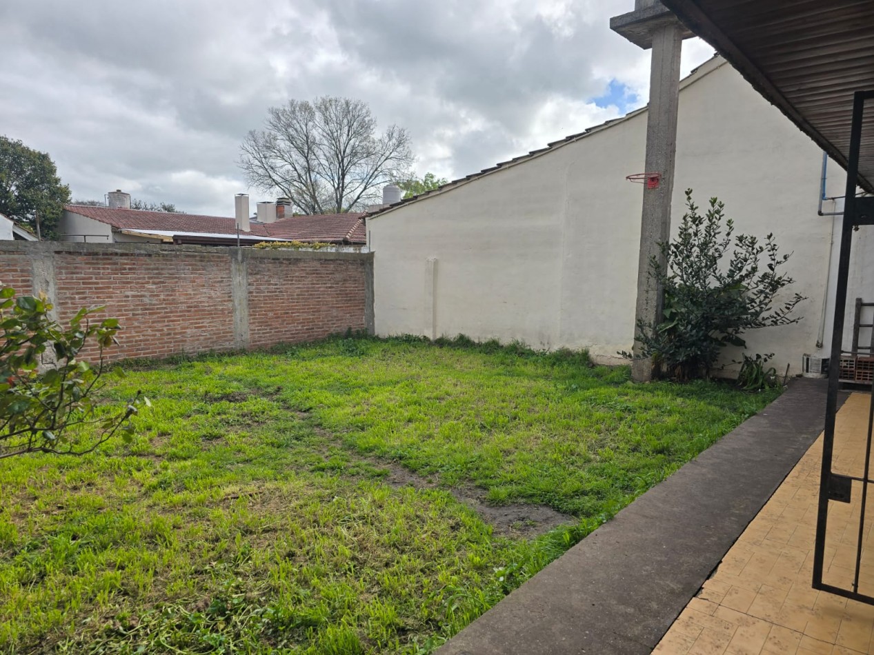 ALQUILER 24 MESES. CHALET 3 AMBIENTES CON COCHERA. RIVADAVIA 6900