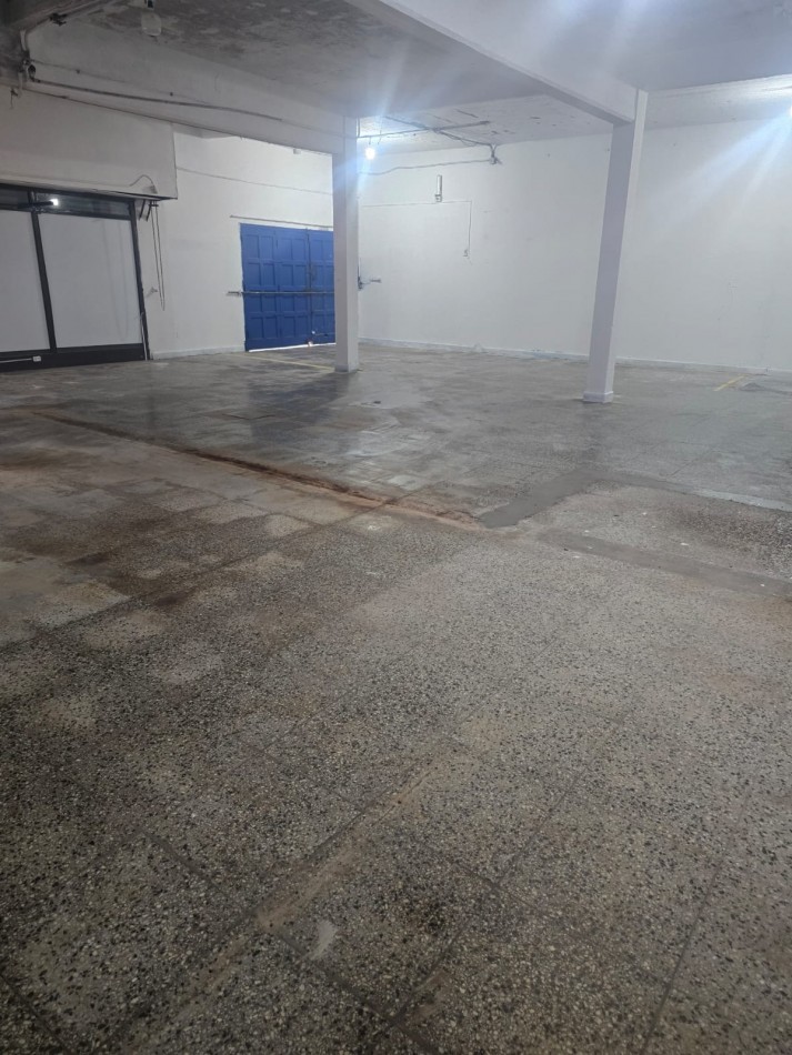 LOCAL EN ESQUINA EN 3 DE FEBRERO Y PERU