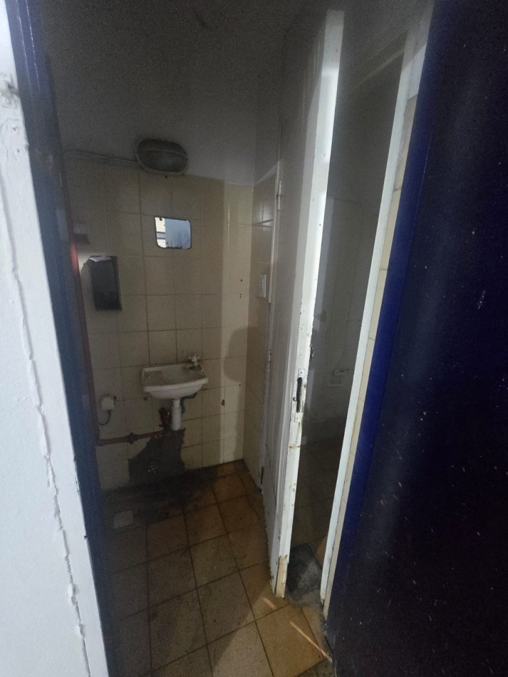 LOCAL EN ESQUINA EN 3 DE FEBRERO Y PERU