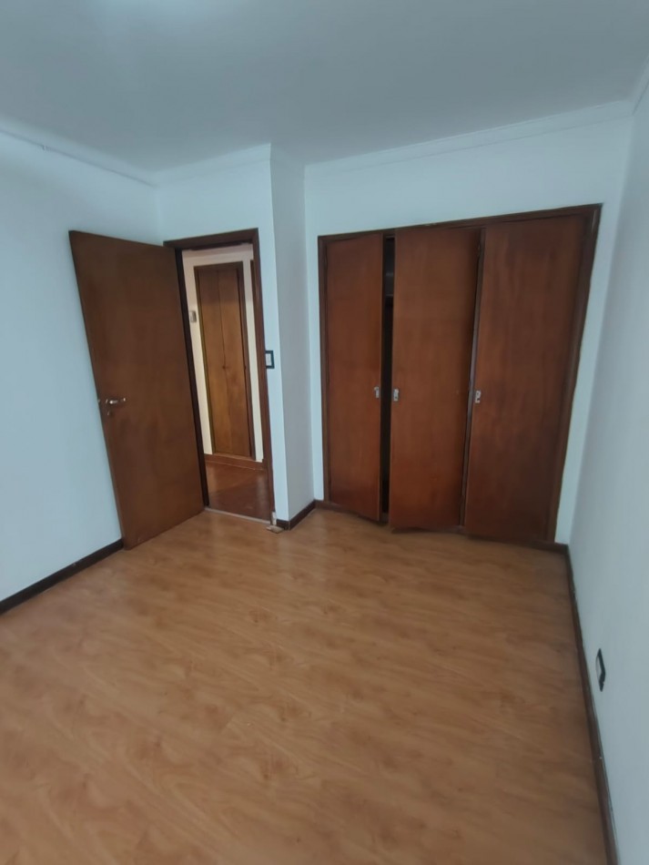 CHALET DE 4 AMBIENTES EN BARRIO CAISAMAR