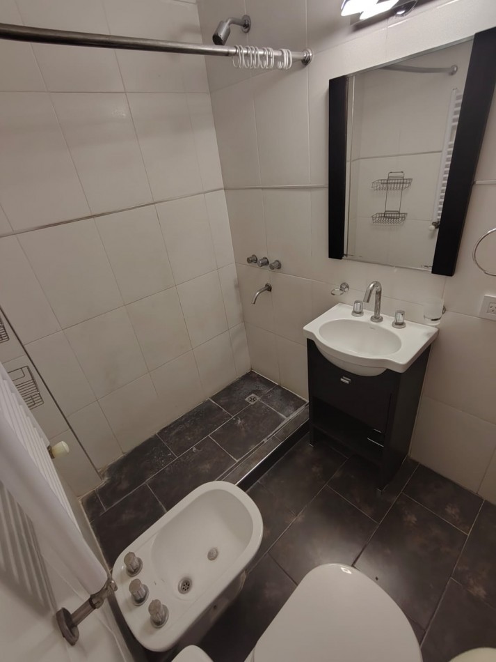 CHALET DE 4 AMBIENTES EN BARRIO CAISAMAR