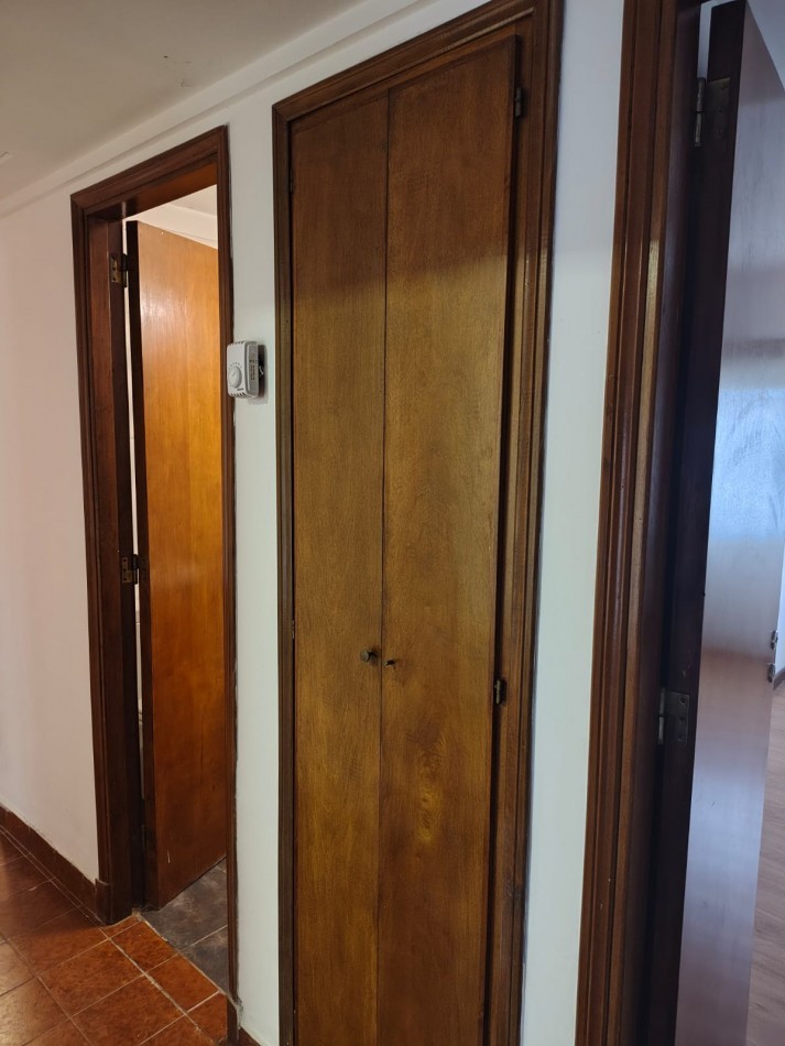 CHALET DE 4 AMBIENTES EN BARRIO CAISAMAR