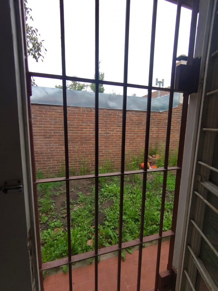 CHALET DE 4 AMBIENTES EN BARRIO CAISAMAR