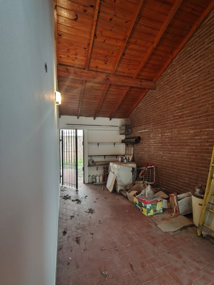 CHALET DE 4 AMBIENTES EN BARRIO CAISAMAR