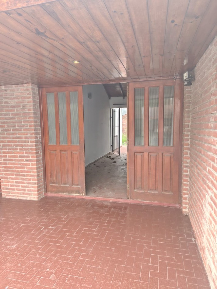 CHALET DE 4 AMBIENTES EN BARRIO CAISAMAR