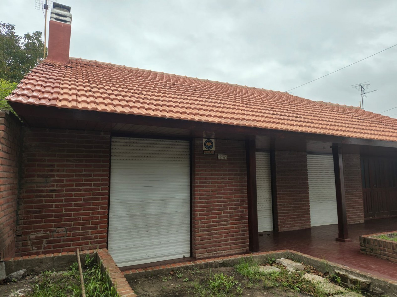 CHALET DE 4 AMBIENTES EN BARRIO CAISAMAR