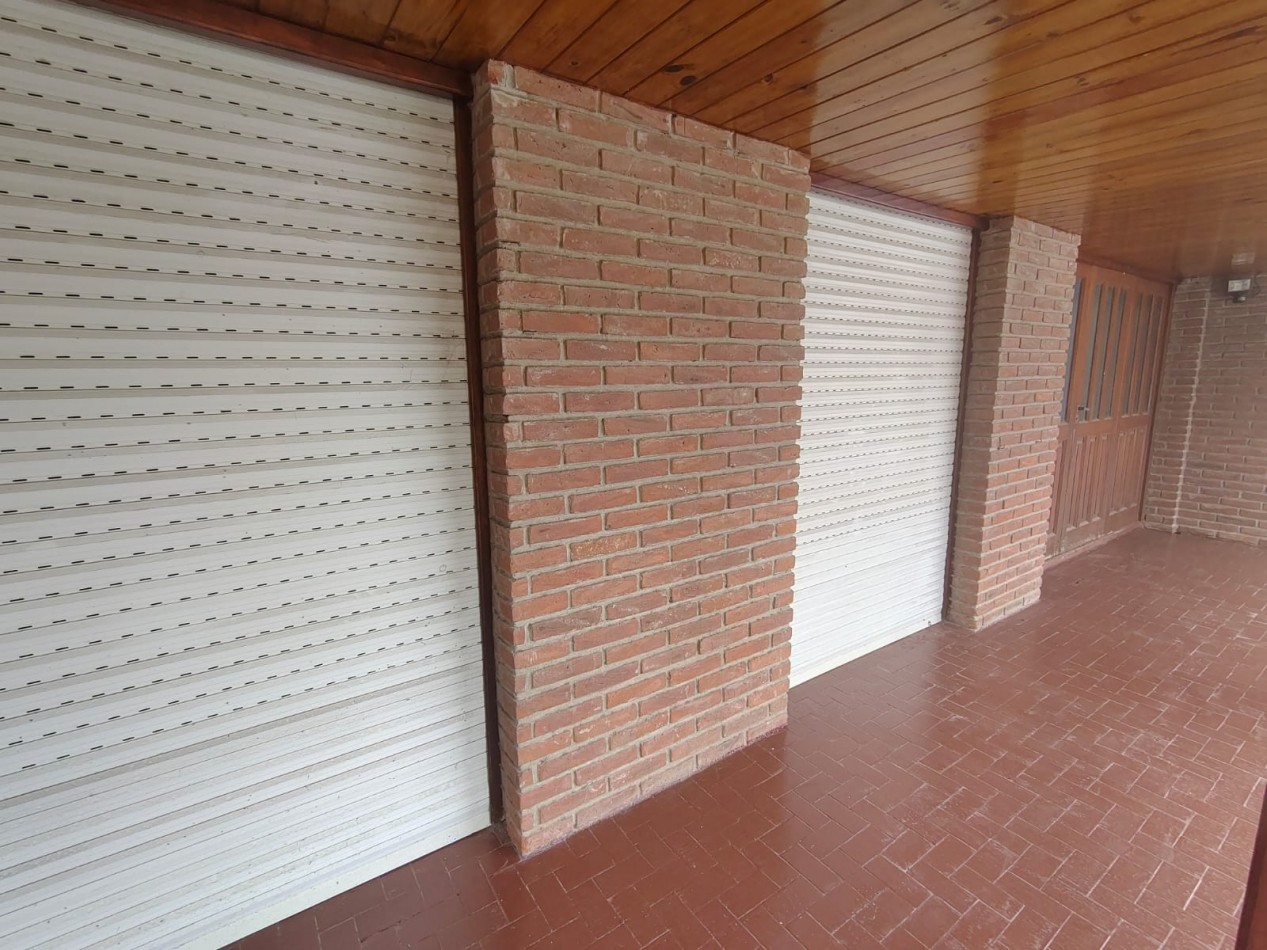 CHALET DE 4 AMBIENTES EN BARRIO CAISAMAR