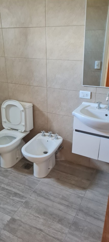 DUPLEX 3 AMBIENTES. BARRIO FELIX U. CAMET.