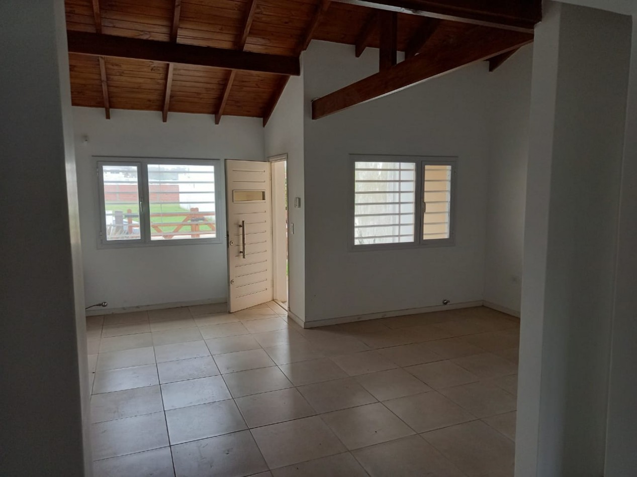 VENTA. DUPLEX DOS AMBIENTES A 1 CUADRA DEL MAR. BARRIO FELIX U. CAMET