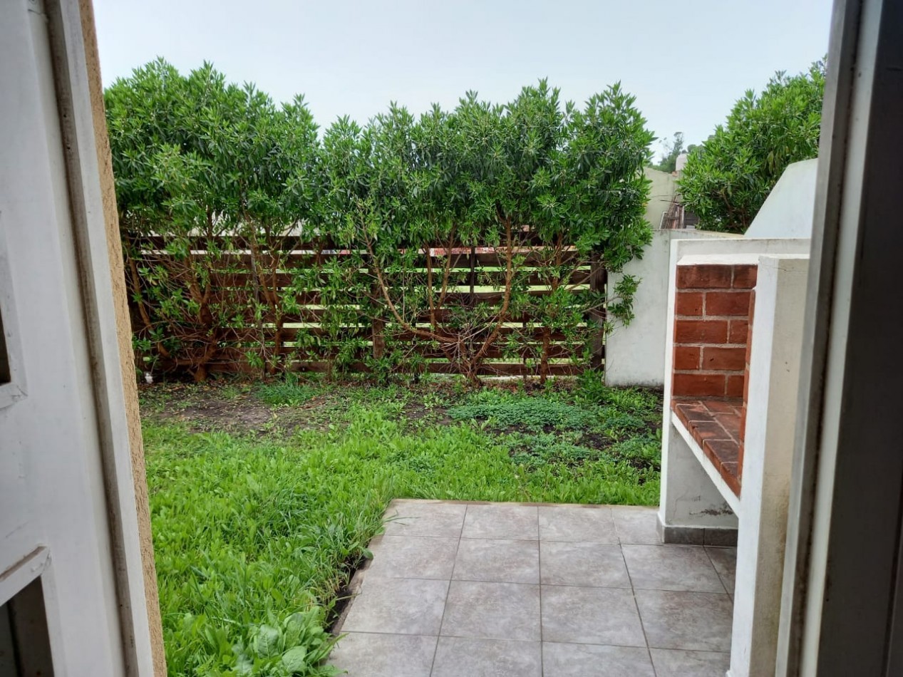 VENTA. DUPLEX DOS AMBIENTES A 1 CUADRA DEL MAR. BARRIO FELIX U. CAMET
