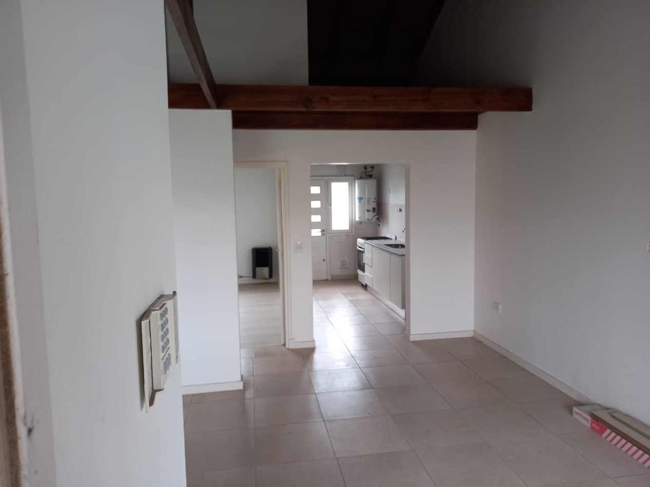 VENTA. DUPLEX DOS AMBIENTES A 1 CUADRA DEL MAR. BARRIO FELIX U. CAMET