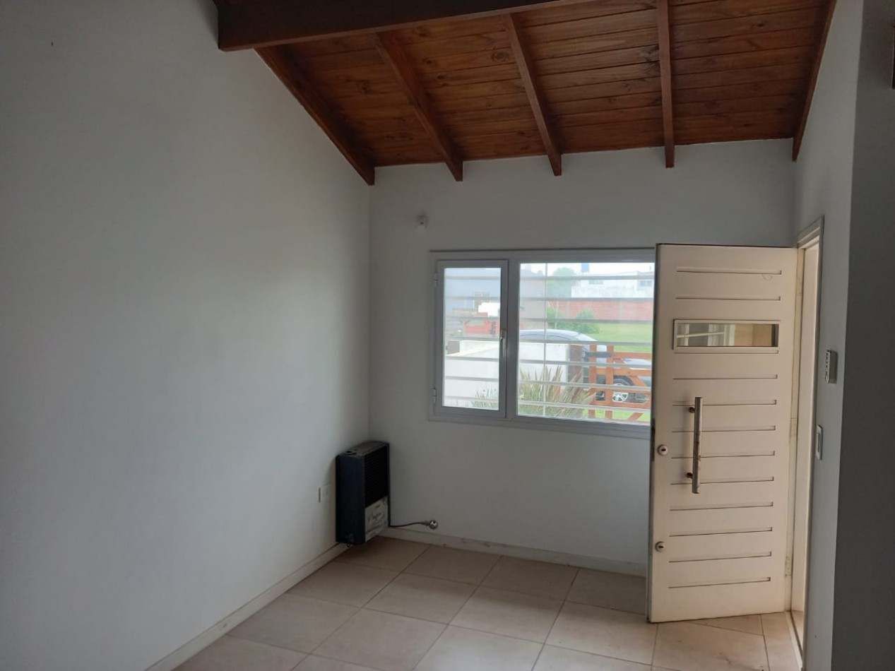VENTA. DUPLEX DOS AMBIENTES A 1 CUADRA DEL MAR. BARRIO FELIX U. CAMET
