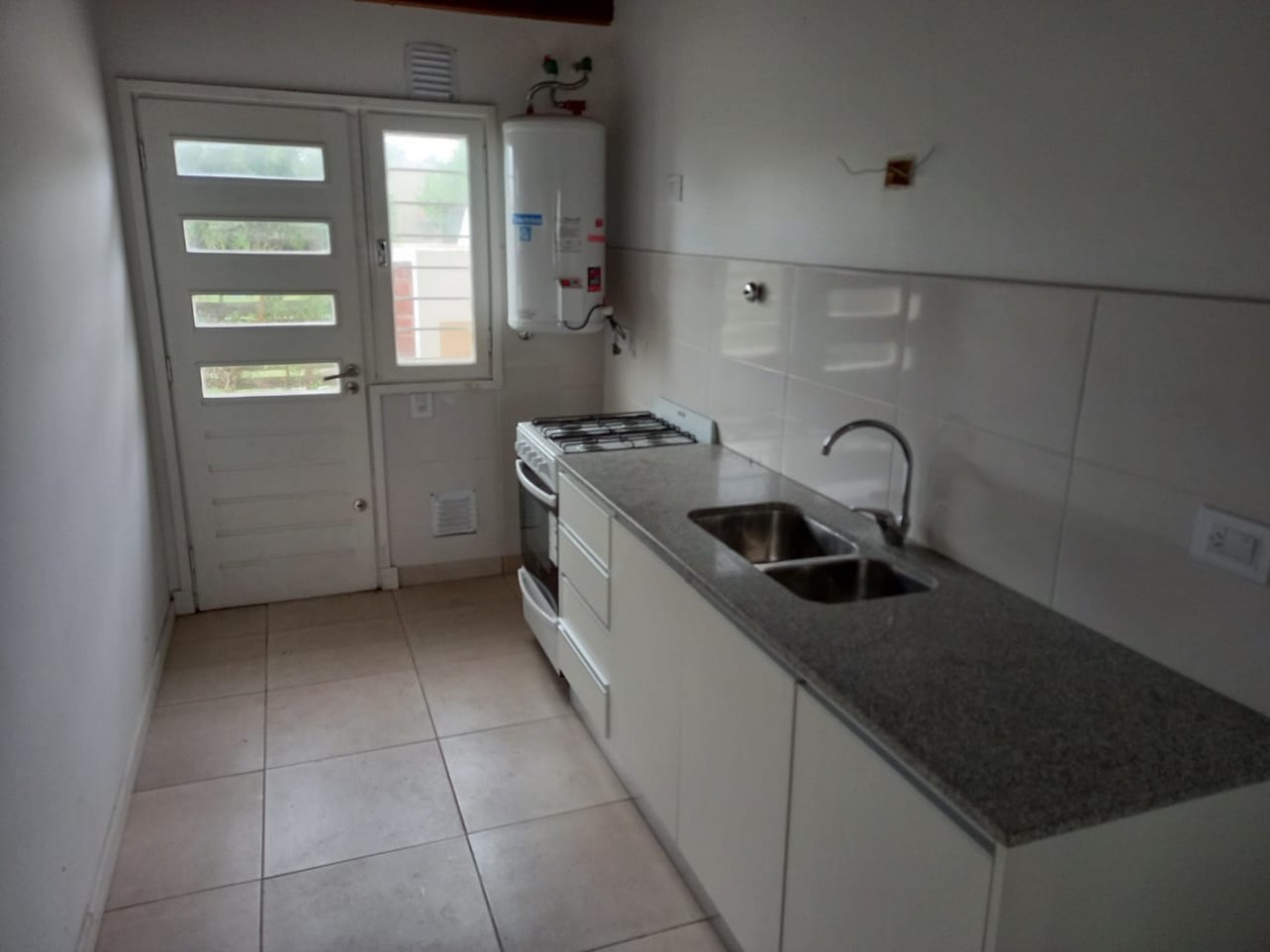 VENTA. DUPLEX DOS AMBIENTES A 1 CUADRA DEL MAR. BARRIO FELIX U. CAMET