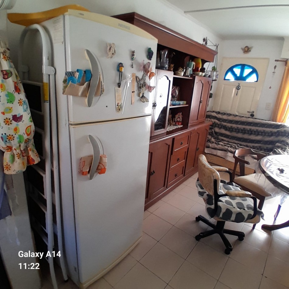 CASA CON GRAN LOTE EN BARRIO SARMIENTO.