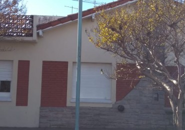 Casa 3 ambientes con cochera