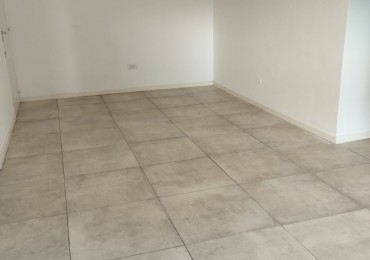 ALQUILER 24 MESES. DEPARTAMENTO 3 AMBIENTES CON ESPACIO DE COCHERA EN COMPLEJO CERRADO. SOBRE AVENIDA LIBERTAD